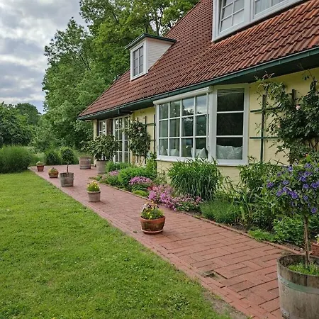 With 4 Bedrooms بيت للعطل Fischerhude